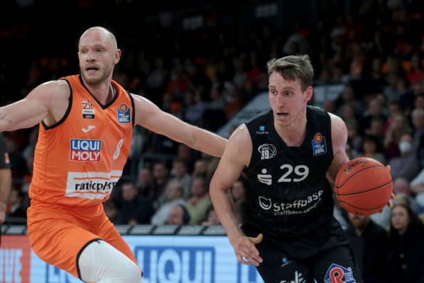 稳定的后防 稳定的后防